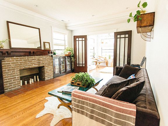 Sunny living room 