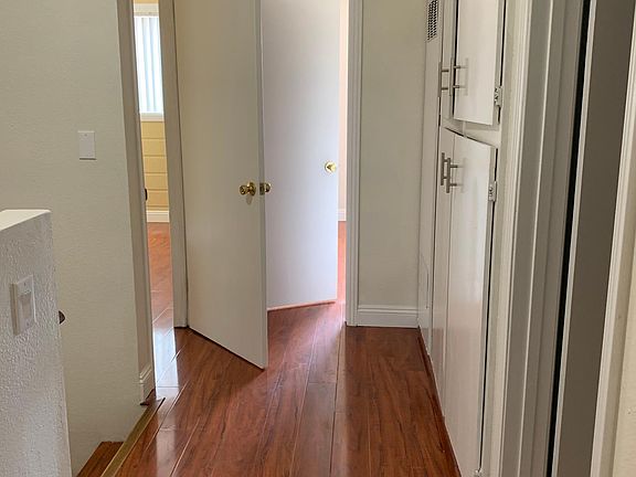 5th image of 1003 W 9th St #14