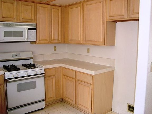 3rd image of 427 W Doran St Unit 102