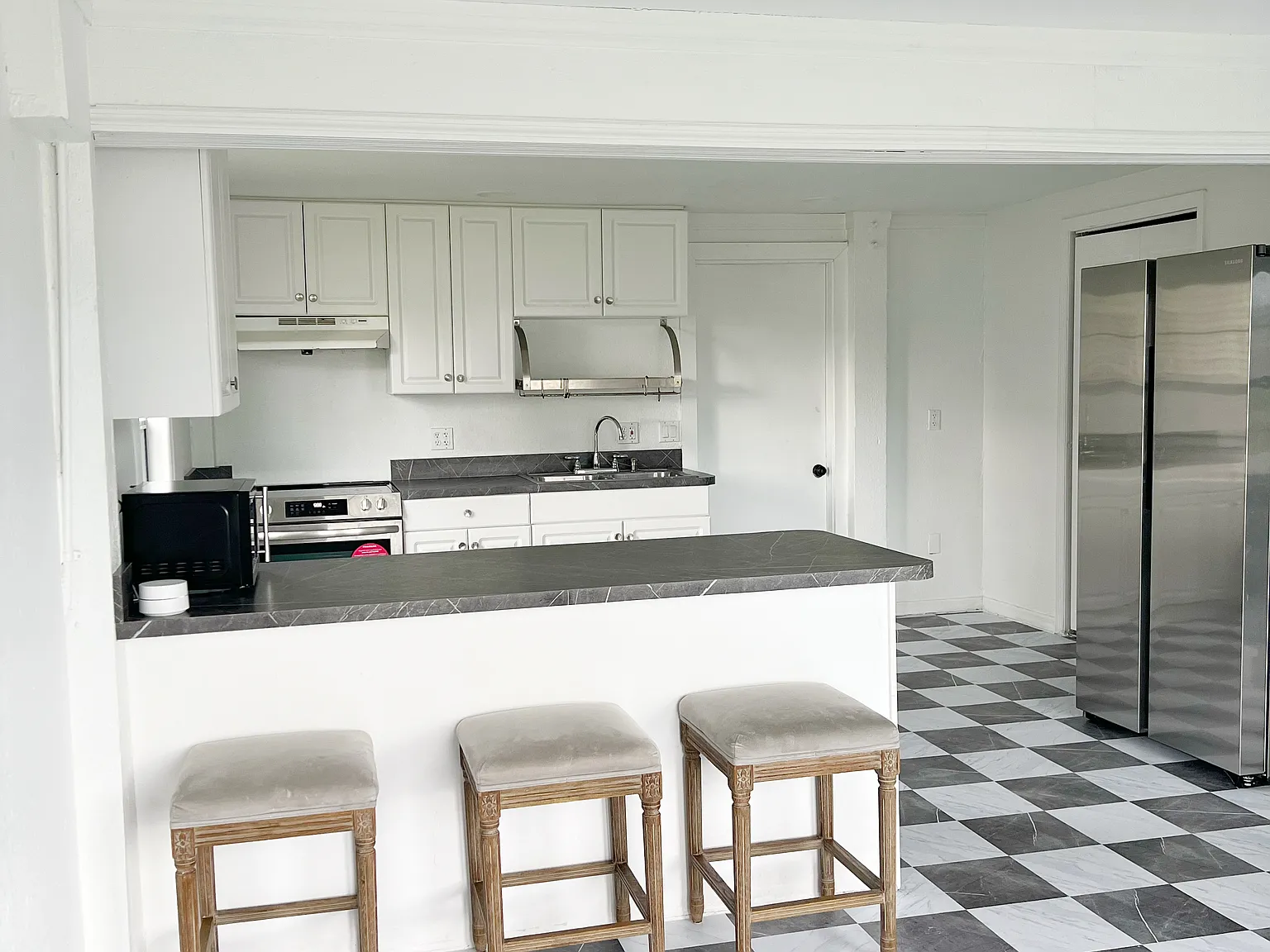 8453 Cardinal Rd — Photo 4