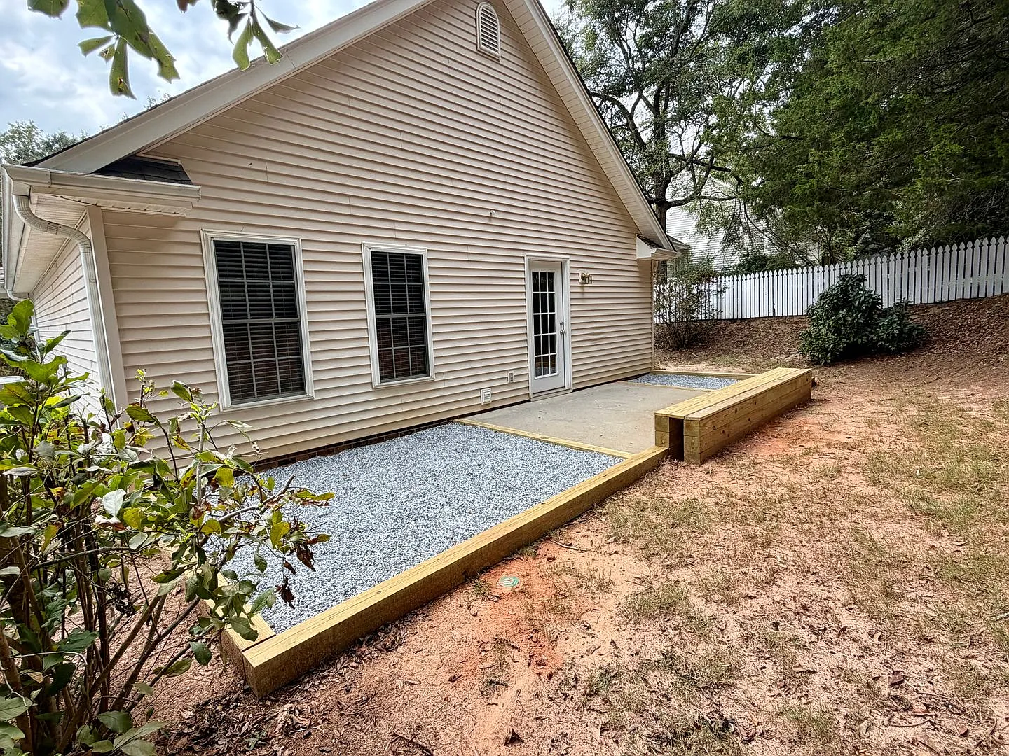 Recently Renovated 2 Bedroom 2 Bathroom Home — Photo 2