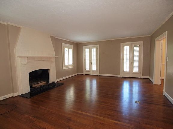5th image of 910 E Massachusetts Ave