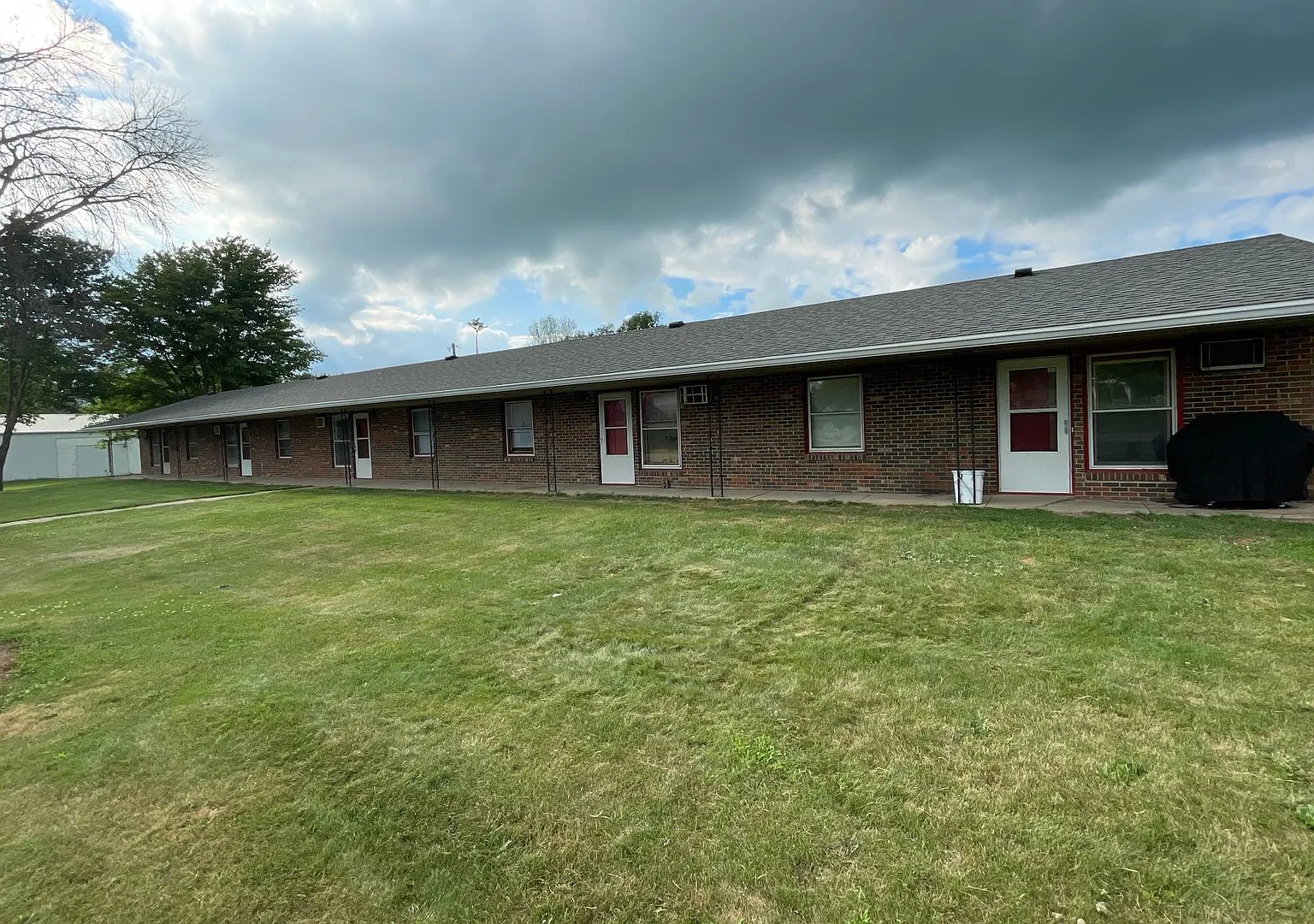 205 Owen St — Photo 1