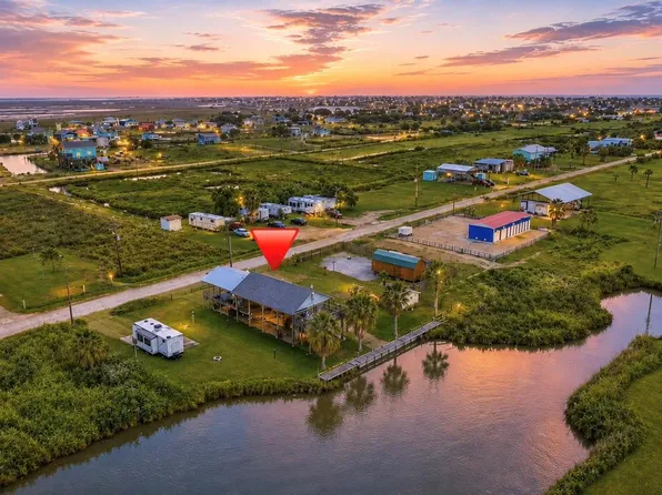 1273 Diamond Rd, Crystal Beach, TX 77650