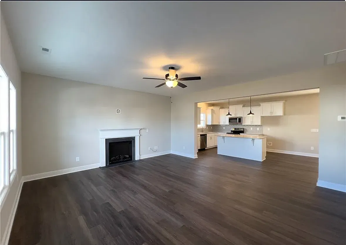 112 Leach Creek Dr — Photo 3