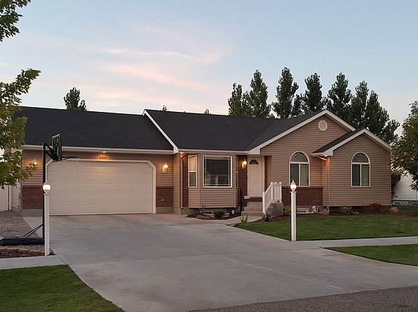 1st image of 3201 E Larson Dr