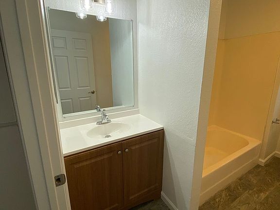 5th image of 621-637 Grape St #621