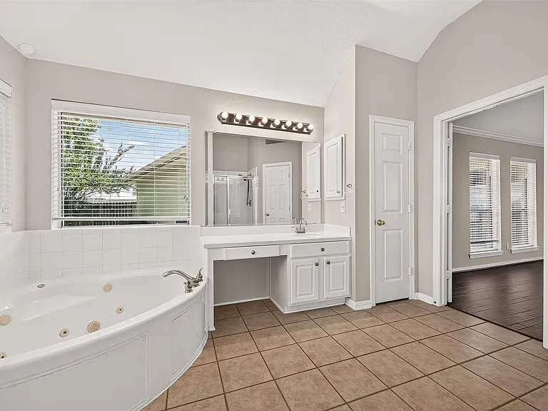 2726 Martinec Dr — Photo 21