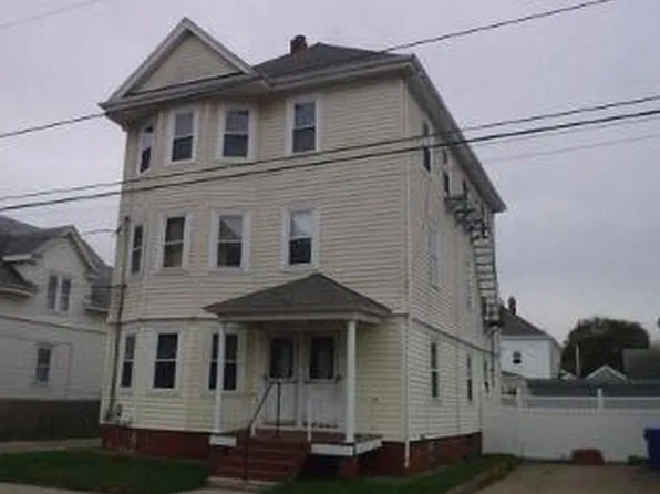 86 Owen Ave, Pawtucket, RI 02860