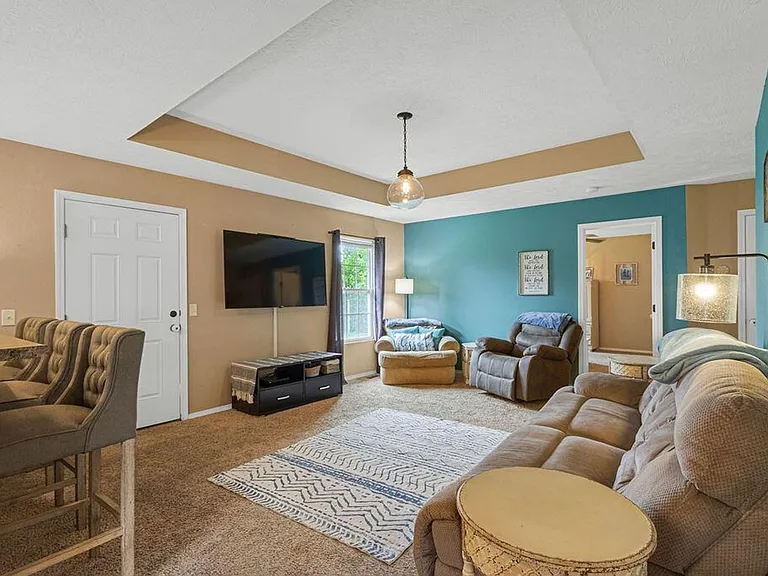 4101 N Thistle Dr — Photo 2
