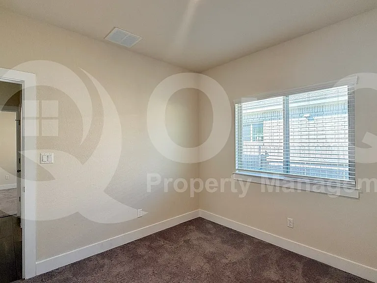 257 James Caird Dr — Photo 11