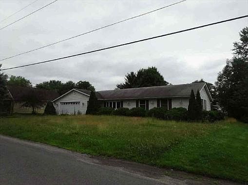 2nd image of 312 Tracy Creek Rd