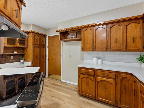 4th image of 2125 N Ridgewood St