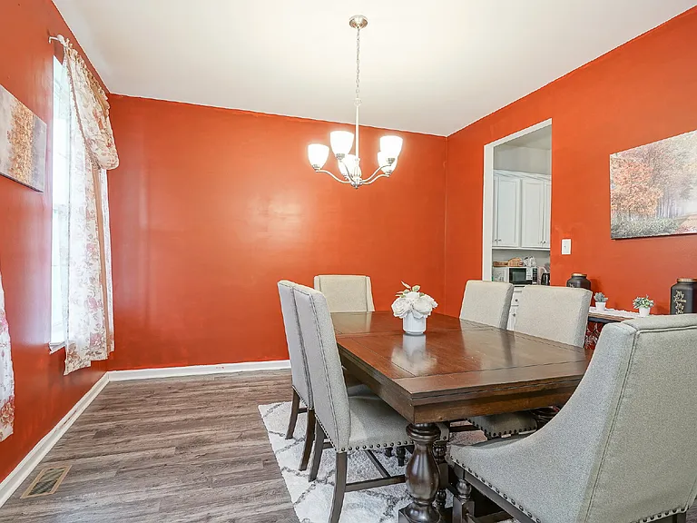 32 Westmont Dr #4 — Photo 2