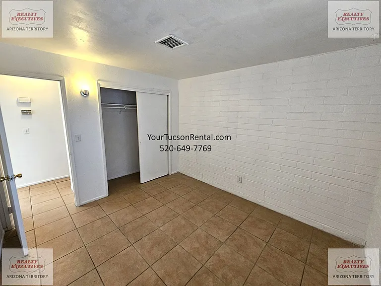 Arlington Commons - 4530 E Pima St Near Swan Road — Photo 13
