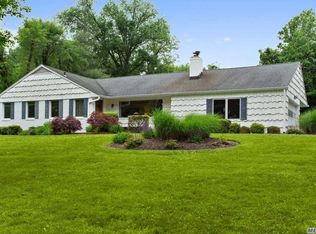 99 W Gate Dr, Huntington, NY 11743