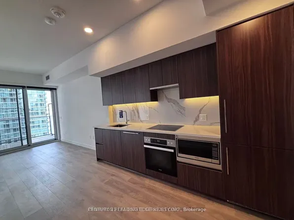 3 Concord Cityplace Way #2506, Toronto, ON M5V 3V4