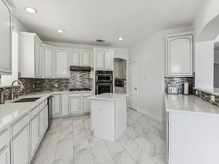 1501 Ector Dr — Photo 4