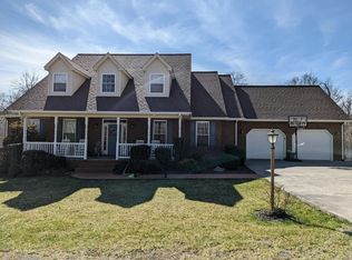 643 Airport Rd, Cedar Bluff, VA 24609