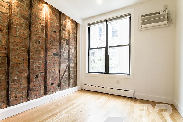 Rented by EXR | media 9