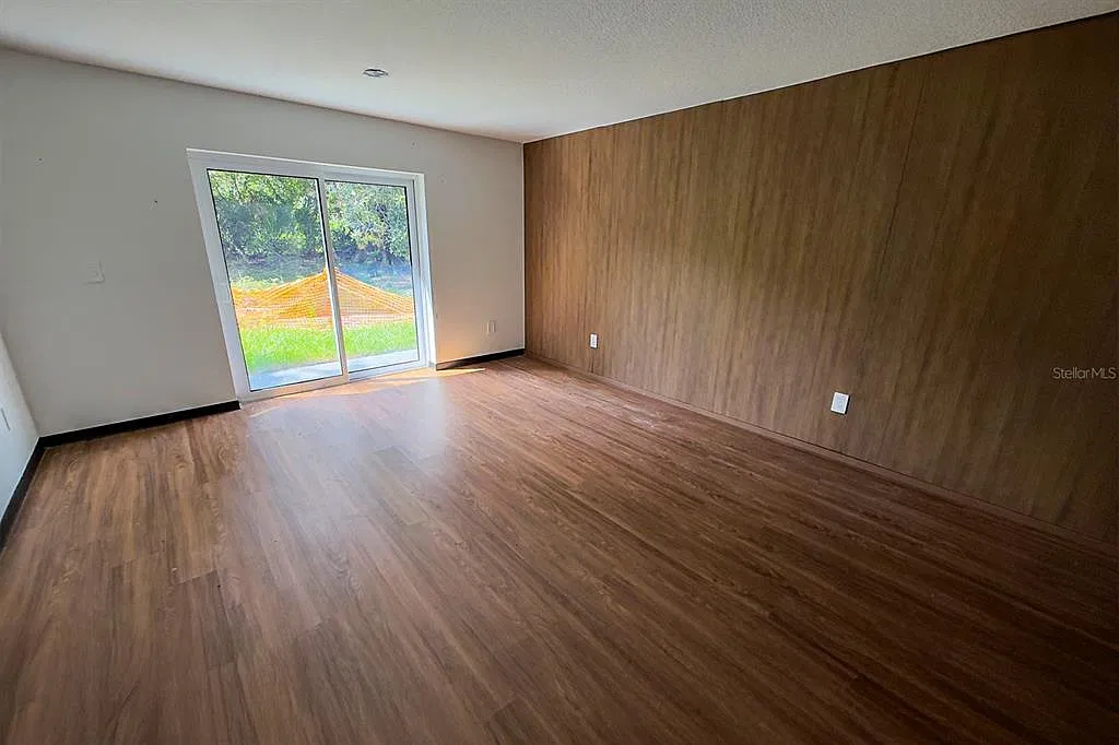 3 bed, 2.0 bath, 1270 sqft, $2,395 — Photo 3