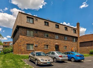 1220 Whispering Hills Ct APT 3A, Naperville, IL 60540