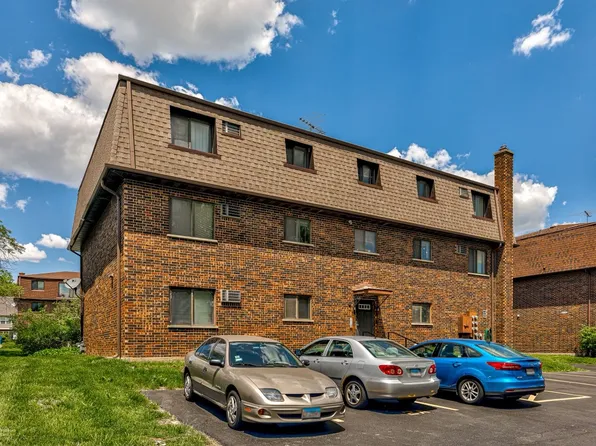 1220 Whispering Hills Ct APT 3A, Naperville, IL 60540