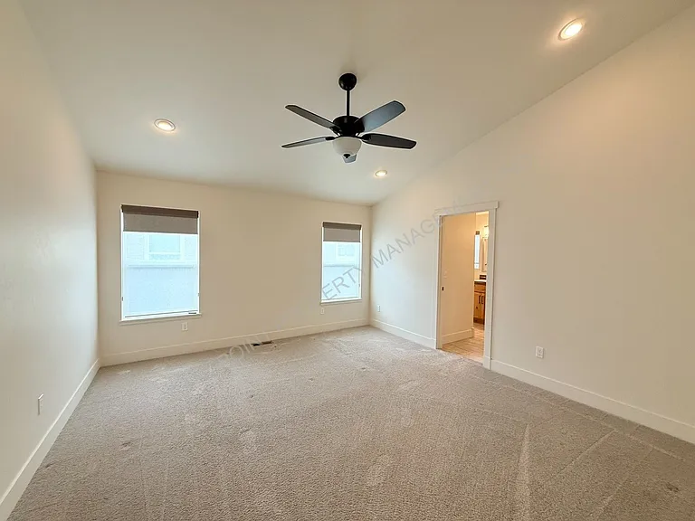 1616 Mosshart St — Photo 22