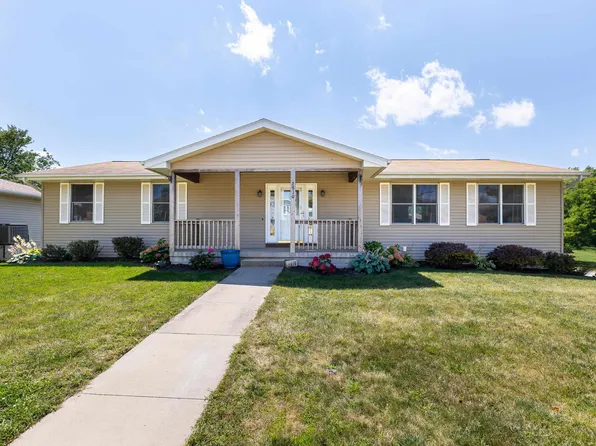 2810 Summer Dr, Dubuque, IA 52002