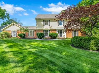 1574 Mason Valley Rd, Saint Louis, MO 63131