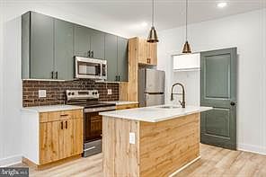 4th image of 2348 N Park Ave #3