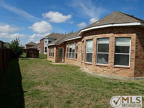 2nd image of 1100 Lilac Ln