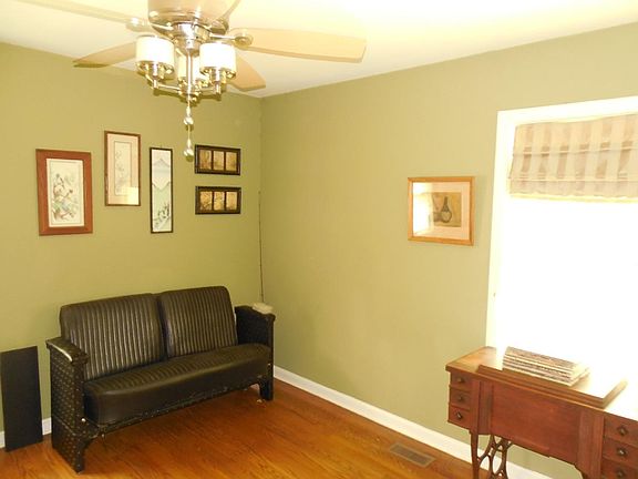 2nd image of 407 Tyne Ave