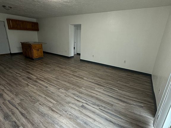 5th image of 7402 N Crestline St #2