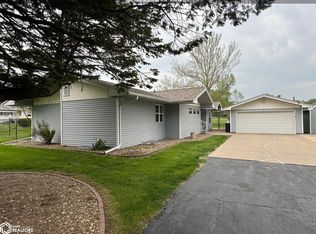 700 E Carleton St, Toledo, IA 52342