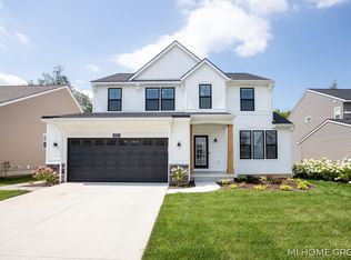6981 W Cottage Ln NE, Rockford, MI 49341