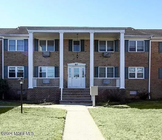60 Manchester Ct #E — Photo 1
