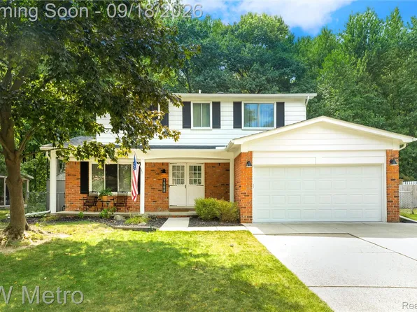 1588 Oakcrest Dr, Troy, MI 48083