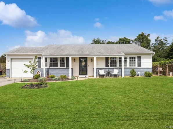 35 Norman Drive, Bohemia, NY 11716
