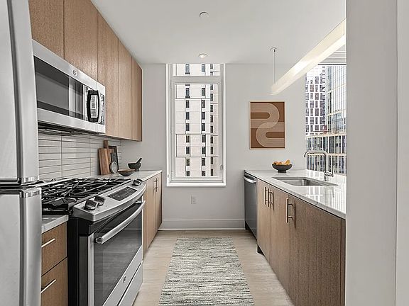 3rd image of 86 Fleet Pl APT 18F