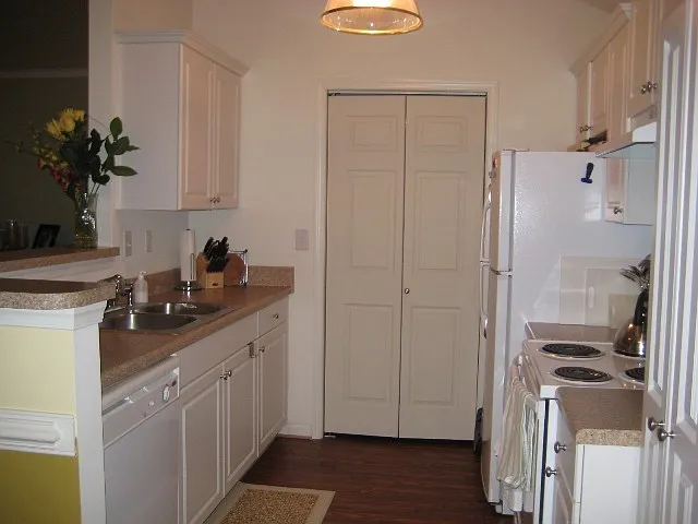 2409 Old Greenbrier Rd — Photo 3
