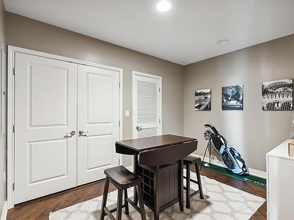 3rd image of 500 Throckmorton St APT 1409