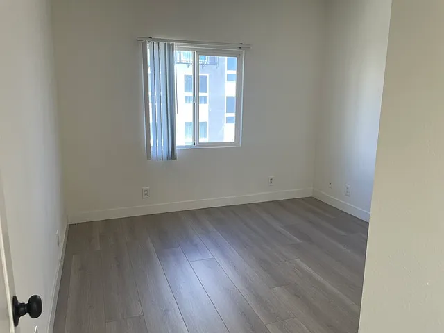2436 Barry Ave #3 — Photo 20
