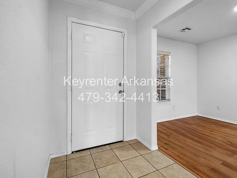 706 SW Sandrock Rd — Photo 5