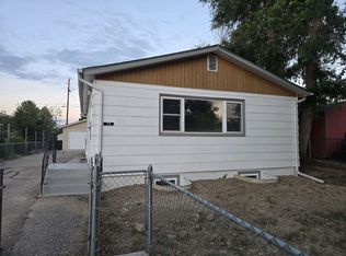 73 N 5th Ave, Mills, WY 82604