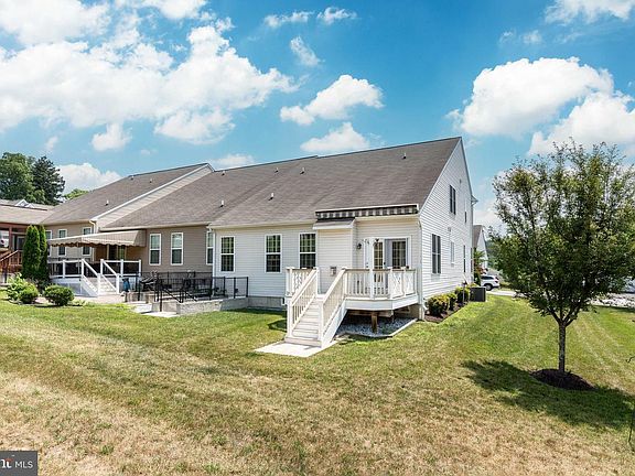 4th image of 186 Greenvale Mews Dr #11