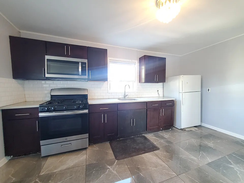 41 Andrew St #3