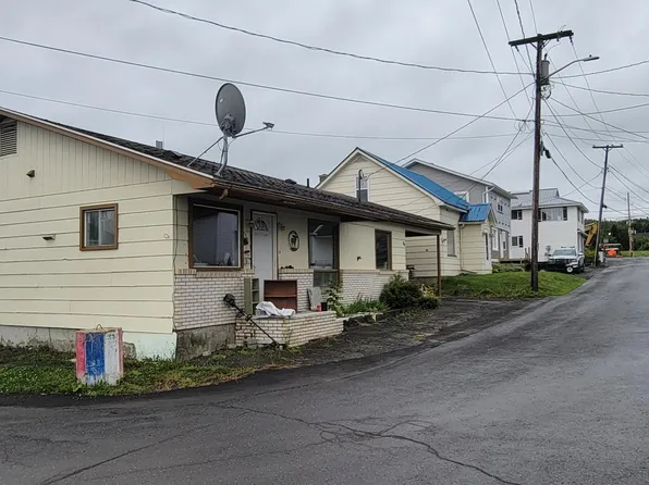 86 6th Avenue, Madawaska, ME 04756