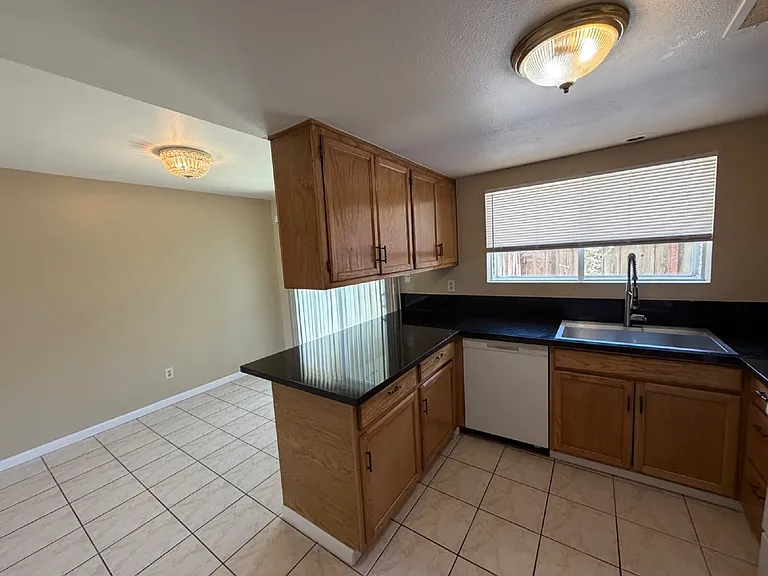 1624 W North Bear Creek Dr — Photo 9