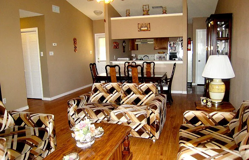 2406 High Hollow Drive — Photo 3